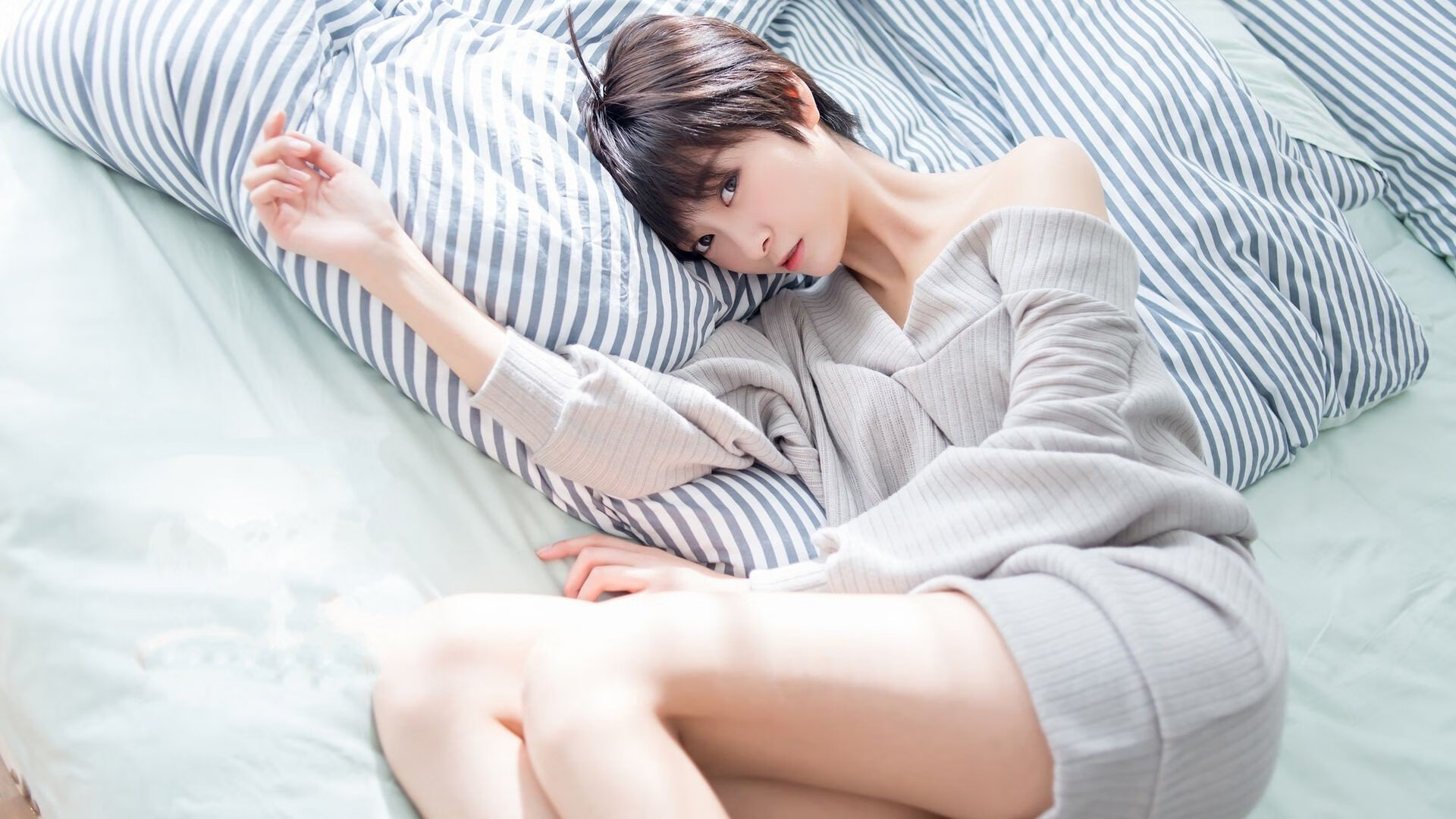 西班牙男选手划频波动小，节奏稳定，西班牙男子组合