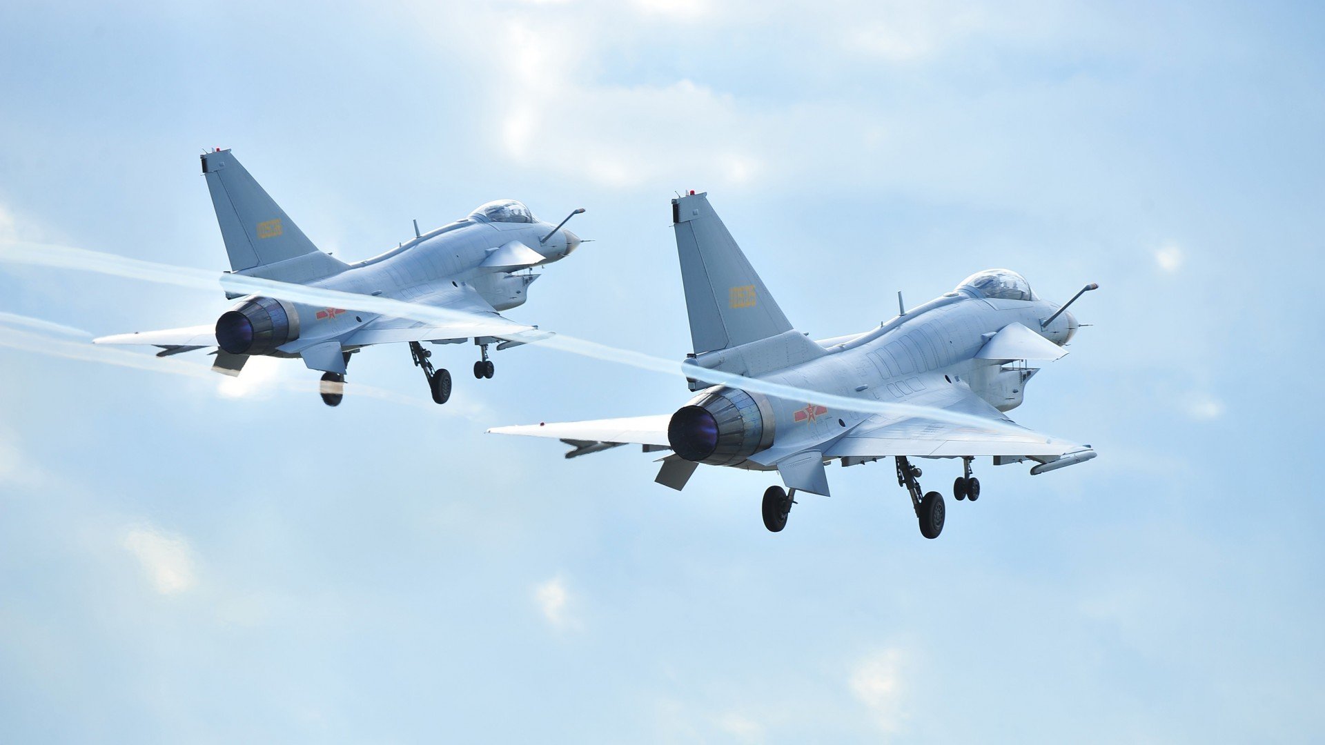 西班牙男选手划频波动小，节奏稳定，西班牙男子组合